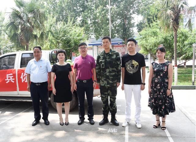 迎八一军民共建 献爱心鱼水情深