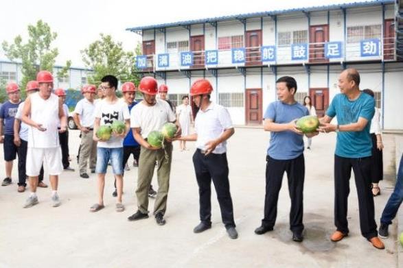 严酷夏日送清凉 汝行集团慰问忙