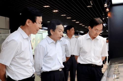 省政协副主席一行参观青瓷博物馆