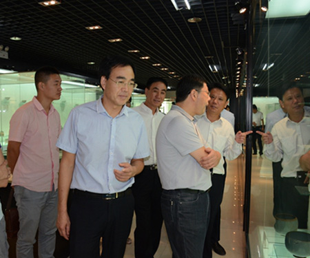 省旅游标准化试点中期评估与验收工作领导小组莅临青瓷博物