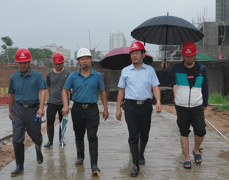 风雨同舟，共克时艰